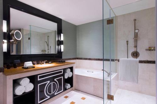 Imagen de la habitación del Hotel Sheraton Grand Macao. Foto 5