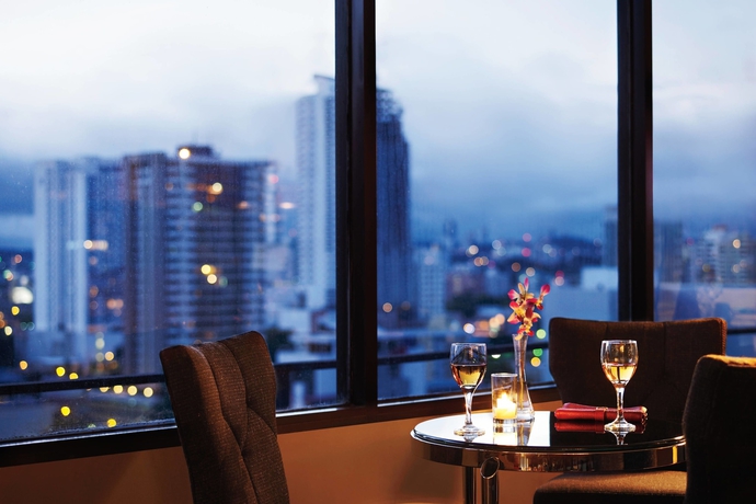 Imagen del bar/restaurante del Hotel Sheraton Grand Panama. Foto 2