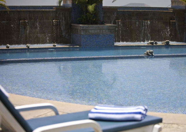 Imagen de la piscina del Hotel Sheraton Grand Pune Bund Garden. Foto 14