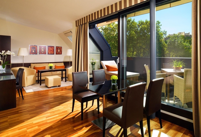 Imagen de la habitación del Hotel Sheraton Grand Salzburg. Foto 4