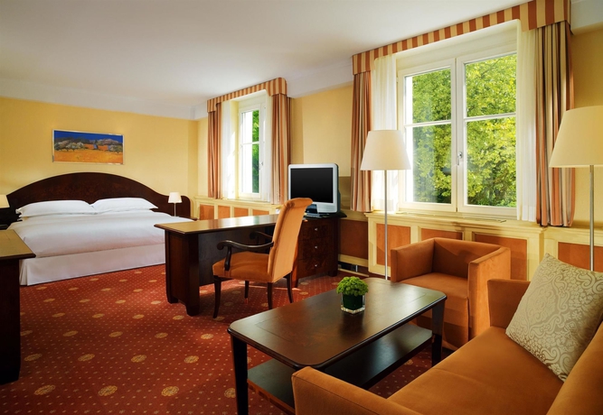 Imagen de la habitación del Hotel Sheraton Grand Salzburg. Foto 6