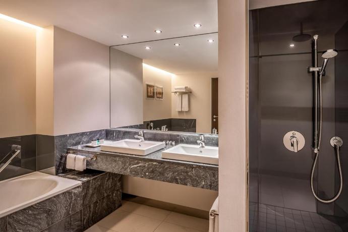 Imagen de la habitación del Hotel Sheraton Grand Salzburg. Foto 8