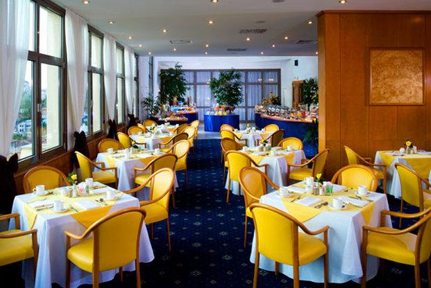 Imagen del bar/restaurante del Hotel Sheraton Grand Tbilisi Metechi Palace. Foto 2