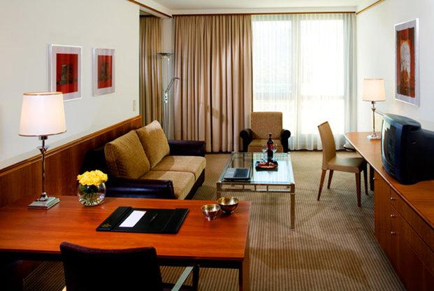 Imagen de la habitación del Hotel Sheraton Grand Tbilisi Metechi Palace. Foto 5