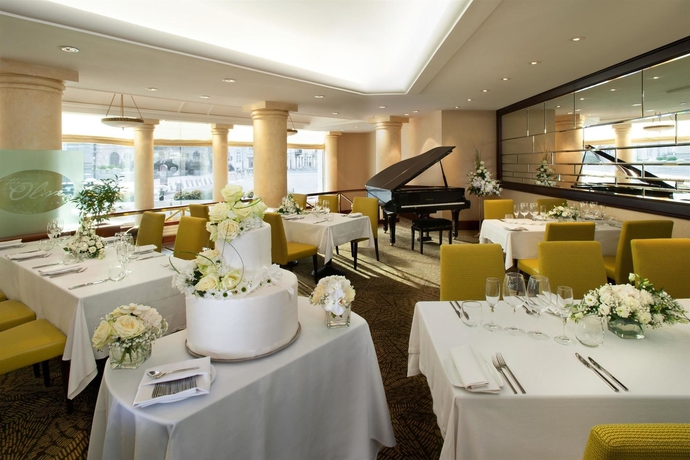 Imagen del bar/restaurante del Hotel Sheraton Grand Warsaw. Foto 2
