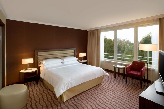 Imagen de la habitación del Hotel Sheraton Grand Warsaw. Foto 7