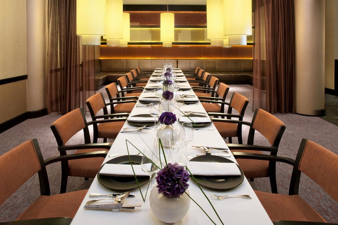 Imagen del bar/restaurante del Hotel Sheraton Grand Warsaw. Foto 4