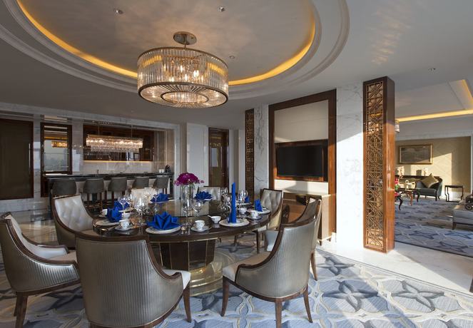 Imagen de la habitación del Hotel Sheraton Grand Wuhan Hankou. Foto 17