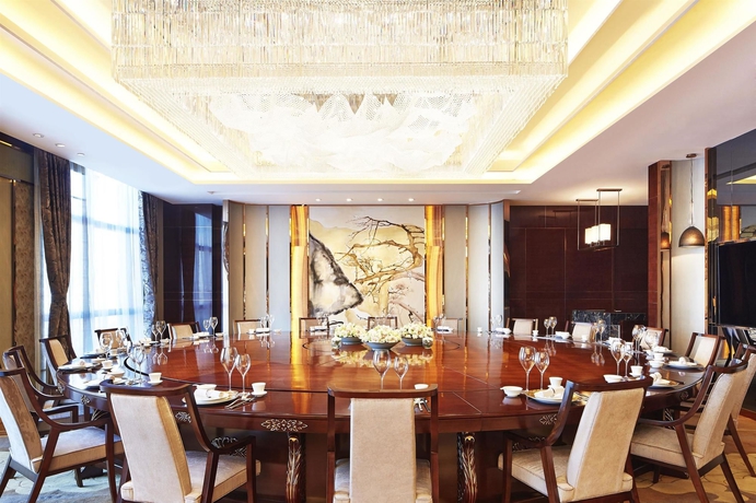 Imagen del bar/restaurante del Hotel Sheraton Grand Zhengzhou. Foto 2