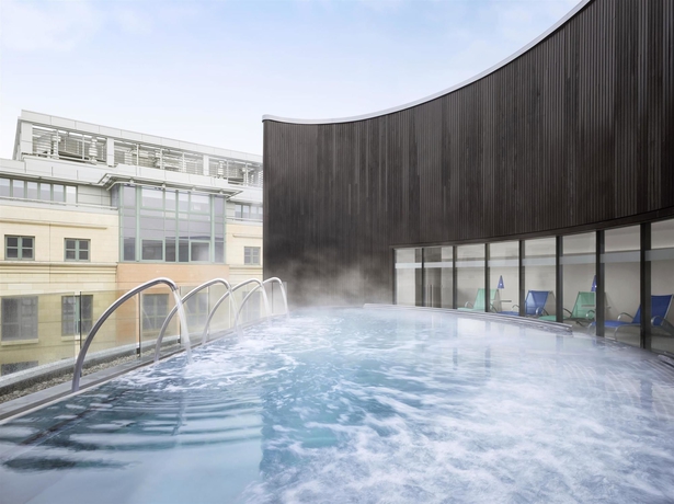 Imagen de la piscina del Hotel Sheraton Grand and Spa, Edinburgh. Foto 16