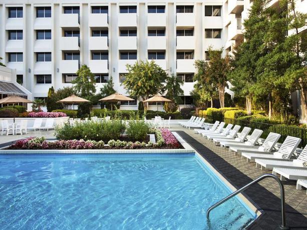 Imagen de la piscina del Hotel Sheraton Greensboro at Four Seasons. Foto 11