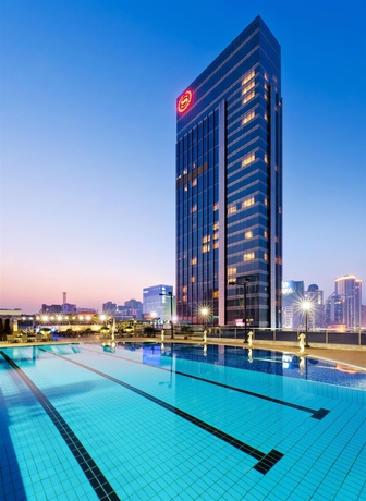 Imagen de la piscina del Hotel Sheraton Guangzhou. Foto 16