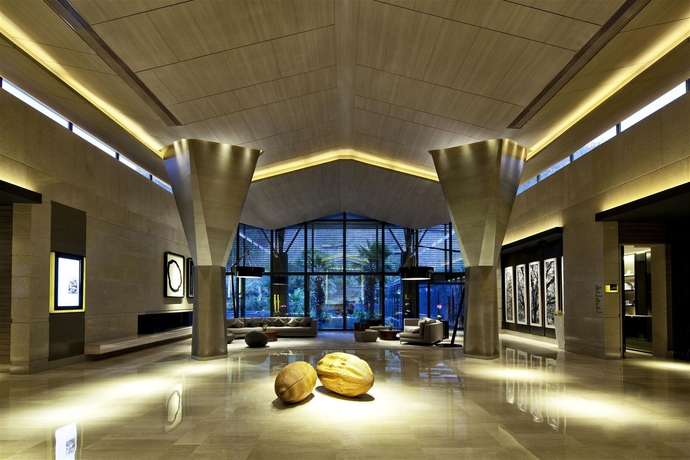 Imagen de los interiores del Hotel Sheraton Guangzhou Huadu Resort. Foto 16