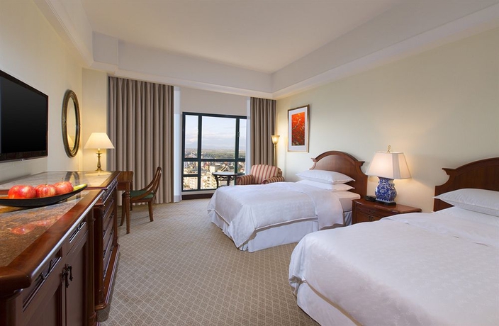 Imagen de la habitación del Hotel Sheraton Hanoi. Foto 9