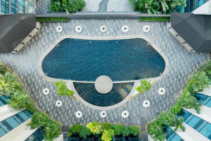 Imagen de la piscina del Hotel Sheraton Hanoi West. Foto 11