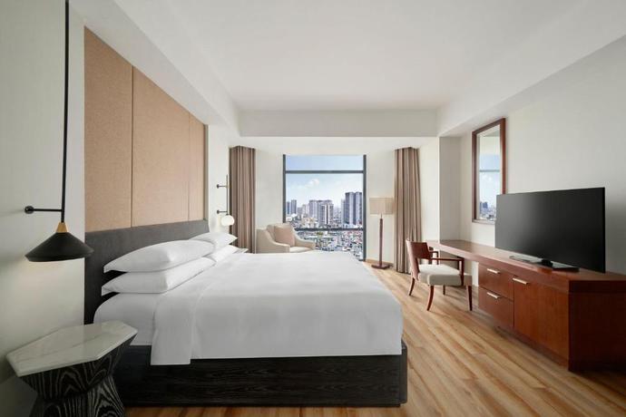 Imagen de la habitación del Hotel Sheraton Hanoi West. Foto 6