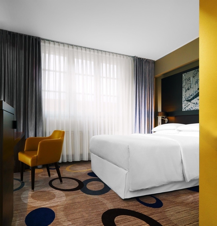 Imagen de la habitación del Hotel Sheraton Hanover Pelikan. Foto 8
