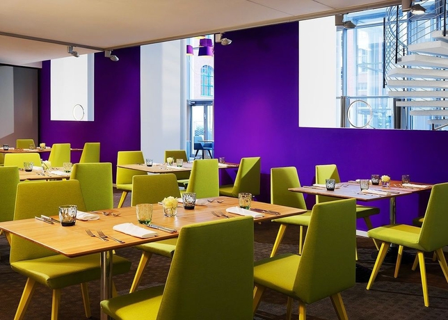 Imagen del bar/restaurante del Hotel Sheraton Hanover Pelikan. Foto 3