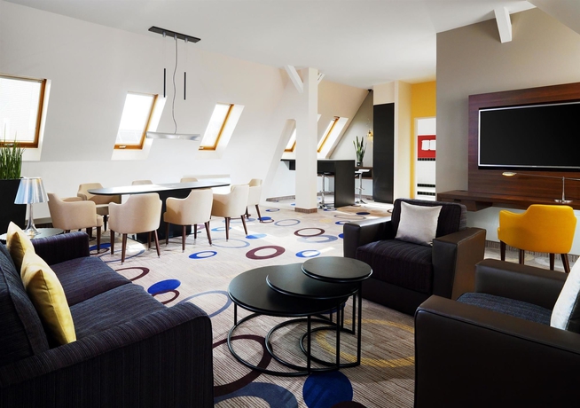 Imagen de la habitación del Hotel Sheraton Hanover Pelikan. Foto 13