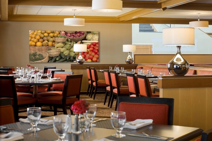Imagen del bar/restaurante del Hotel Sheraton Hartford At Bradley Airport. Foto 6
