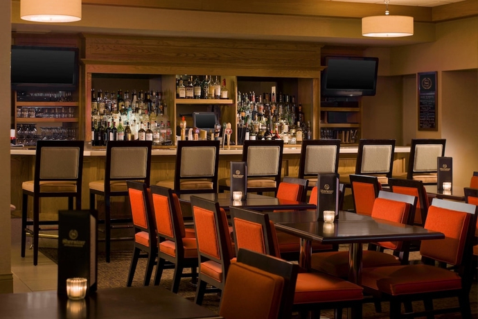 Imagen del bar/restaurante del Hotel Sheraton Hartford At Bradley Airport. Foto 8