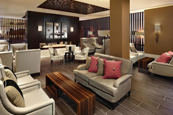 Imagen del bar/restaurante del Hotel Sheraton Heathrow. Foto 5