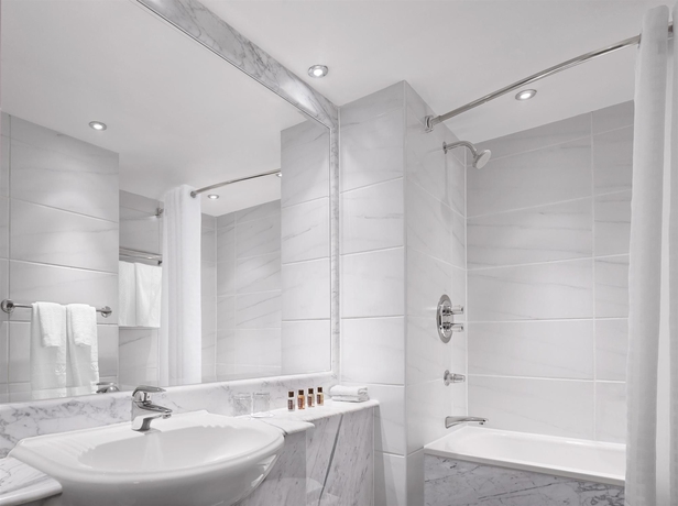 Imagen de la habitación del Hotel Sheraton Heathrow. Foto 11