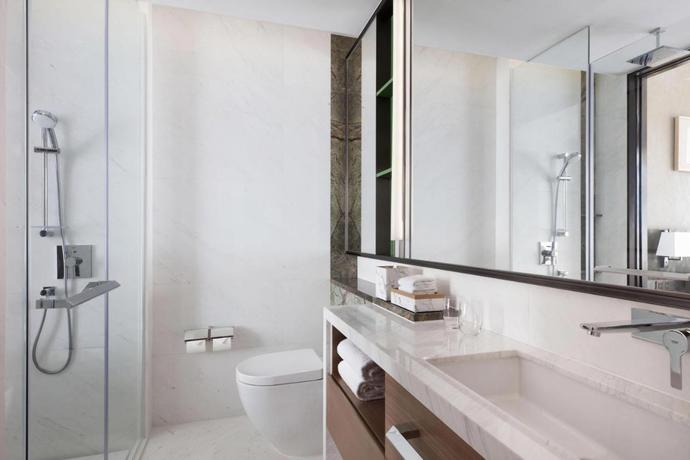 Imagen de la habitación del Hotel Sheraton Hong Kong Tung Chung. Foto 8