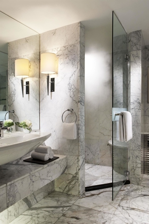 Imagen de la habitación del Hotel Sheraton Hong Kong and Towers. Foto 11