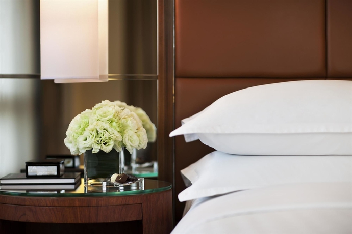 Imagen de la habitación del Hotel Sheraton Hong Kong and Towers. Foto 13