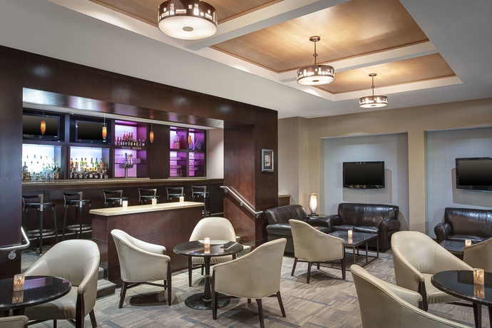 Imagen del bar/restaurante del Hotel Sheraton Houston Brookhollow. Foto 3
