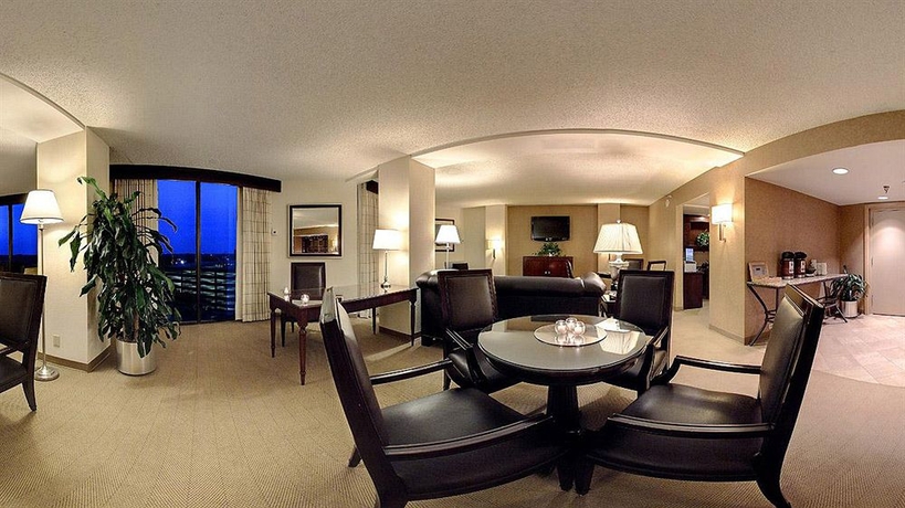Imagen de los interiores del Hotel Sheraton Houston Brookhollow. Foto 15
