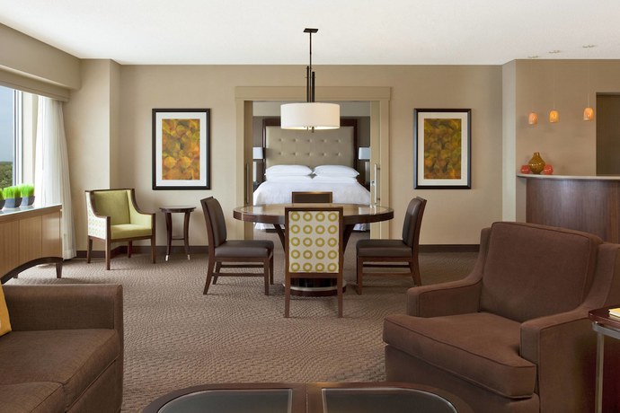 Imagen de la habitación del Hotel Sheraton Indianapolis at Keystone Crossing. Foto 2