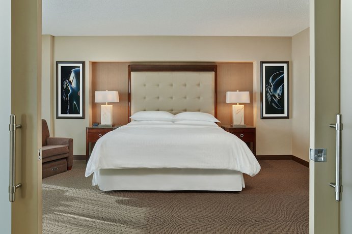 Imagen de la habitación del Hotel Sheraton Indianapolis at Keystone Crossing. Foto 4
