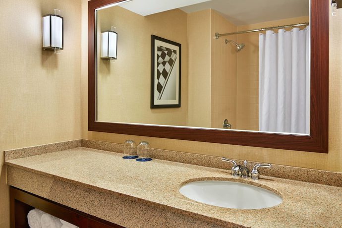 Imagen de la habitación del Hotel Sheraton Indianapolis at Keystone Crossing. Foto 6
