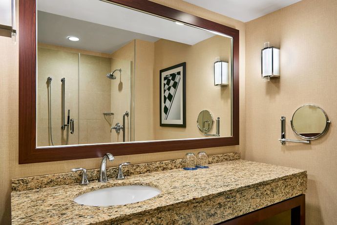 Imagen de la habitación del Hotel Sheraton Indianapolis at Keystone Crossing. Foto 11