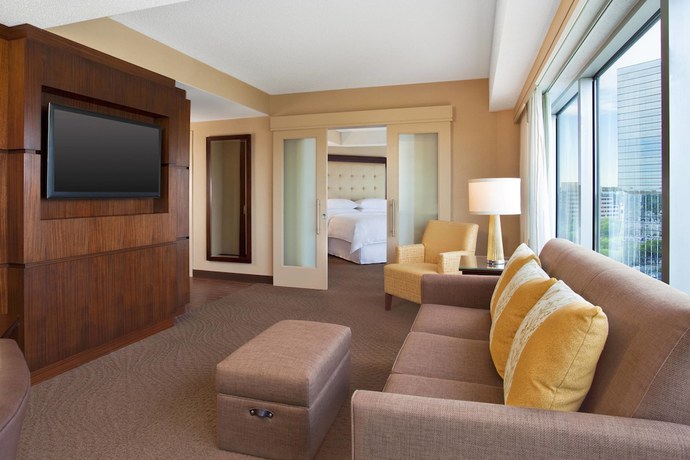 Imagen de la habitación del Hotel Sheraton Indianapolis at Keystone Crossing. Foto 13
