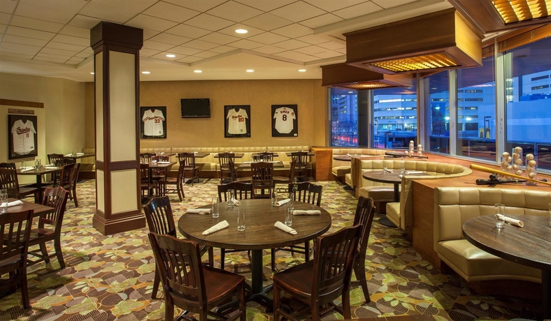 Imagen del bar/restaurante del Hotel Sheraton Inner Harbor. Foto 2