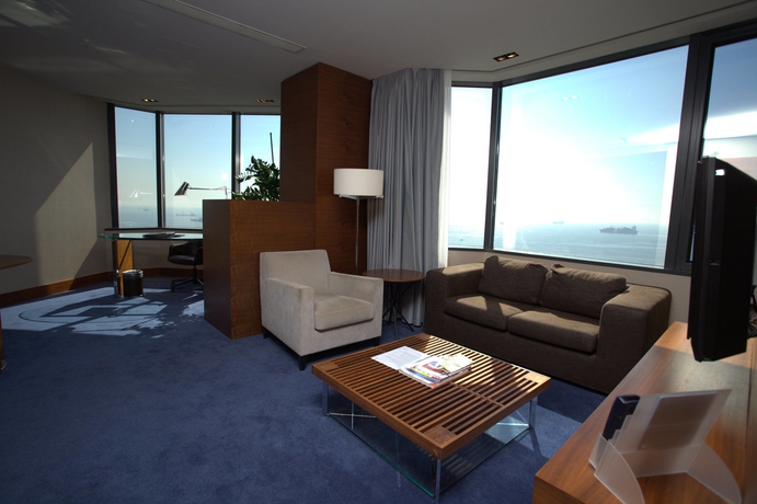 Imagen de la habitación del Hotel Sheraton Istanbul Atakoy. Foto 2