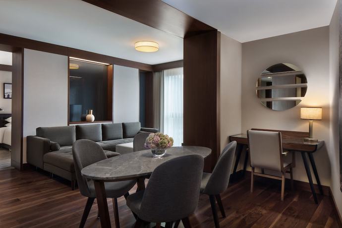 Imagen de la habitación del Hotel Sheraton Istanbul City Center. Foto 13