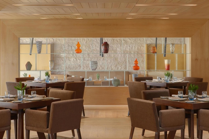 Imagen del bar/restaurante del Hotel Sheraton Jeddah. Foto 4