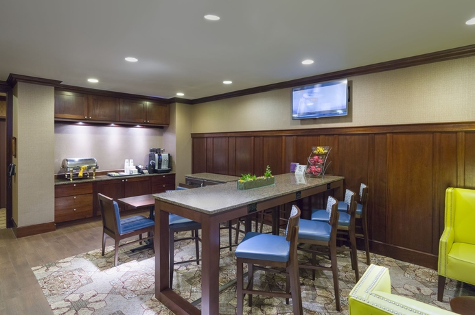 Imagen del bar/restaurante del Hotel Sheraton Jfk. Foto 4