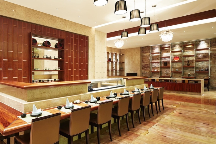 Imagen del bar/restaurante del Hotel Sheraton Jinan. Foto 4