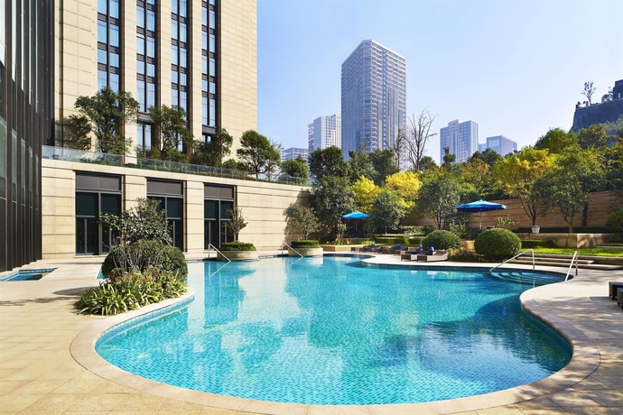 Imagen de la piscina del Hotel Sheraton Jinan. Foto 15