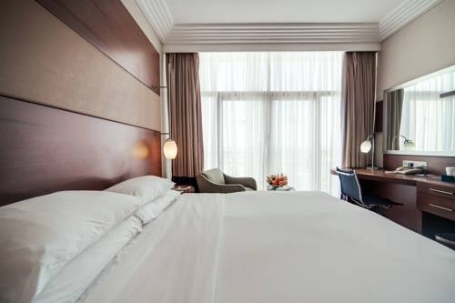 Imagen de la habitación del Hotel Sheraton Kampala. Foto 5