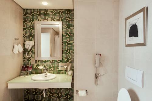 Imagen de la habitación del Hotel Sheraton Kampala. Foto 7