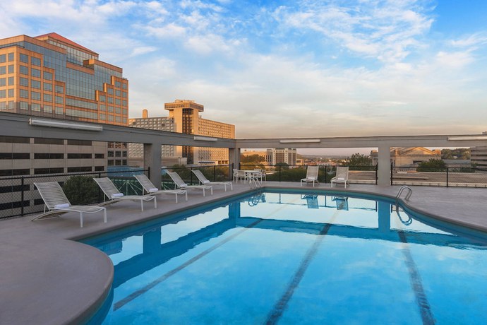 Imagen de la piscina del Hotel Sheraton Kansas City At Crown Center. Foto 19