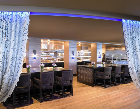 Imagen del bar/restaurante del Hotel Sheraton Kauai Resort. Foto 12