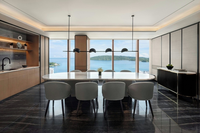 Imagen de la habitación del Hotel Sheraton Kota Kinabalu. Foto 15