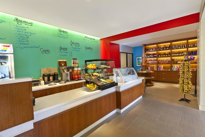 Imagen del bar/restaurante del Hotel Sheraton Lake Buena Vista Resort. Foto 4